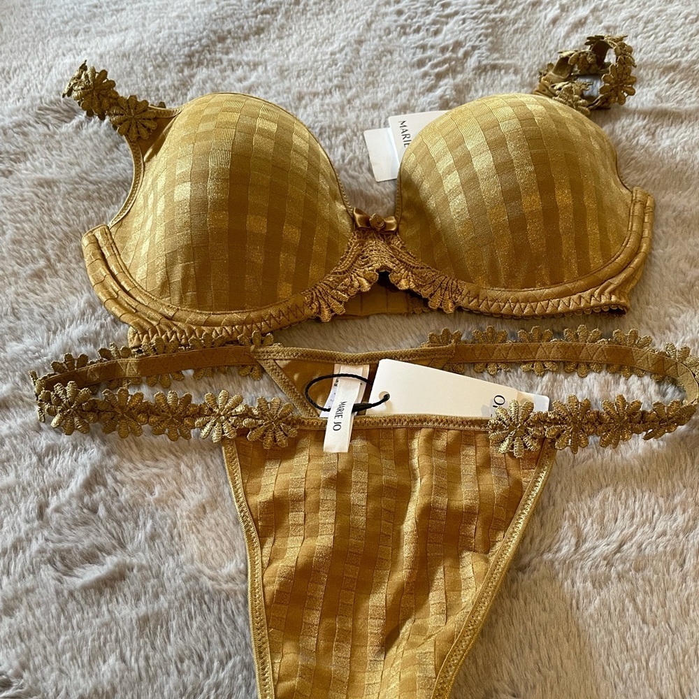 Marie Jo Avero HeartShaped Bra & Matching Thong Set